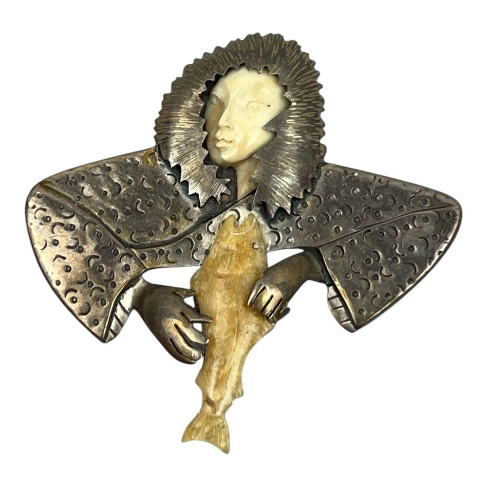 ZEALANDIA  Sterling Silver  Brooch  Pendant Curved Eskimo with Fish Vintage